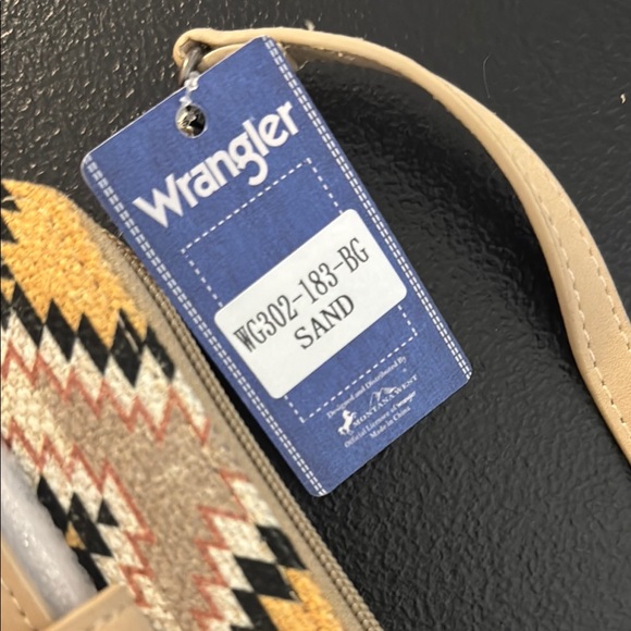 Wrangler Tan and Yellow Crossbody Bag with Adjustable Strap - Picture 4 of 15